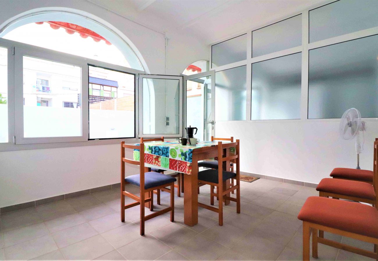 Apartamento en Rosas / Roses - Apartamento en 1º linea de playa en Roses en alquiler-PC GARBI