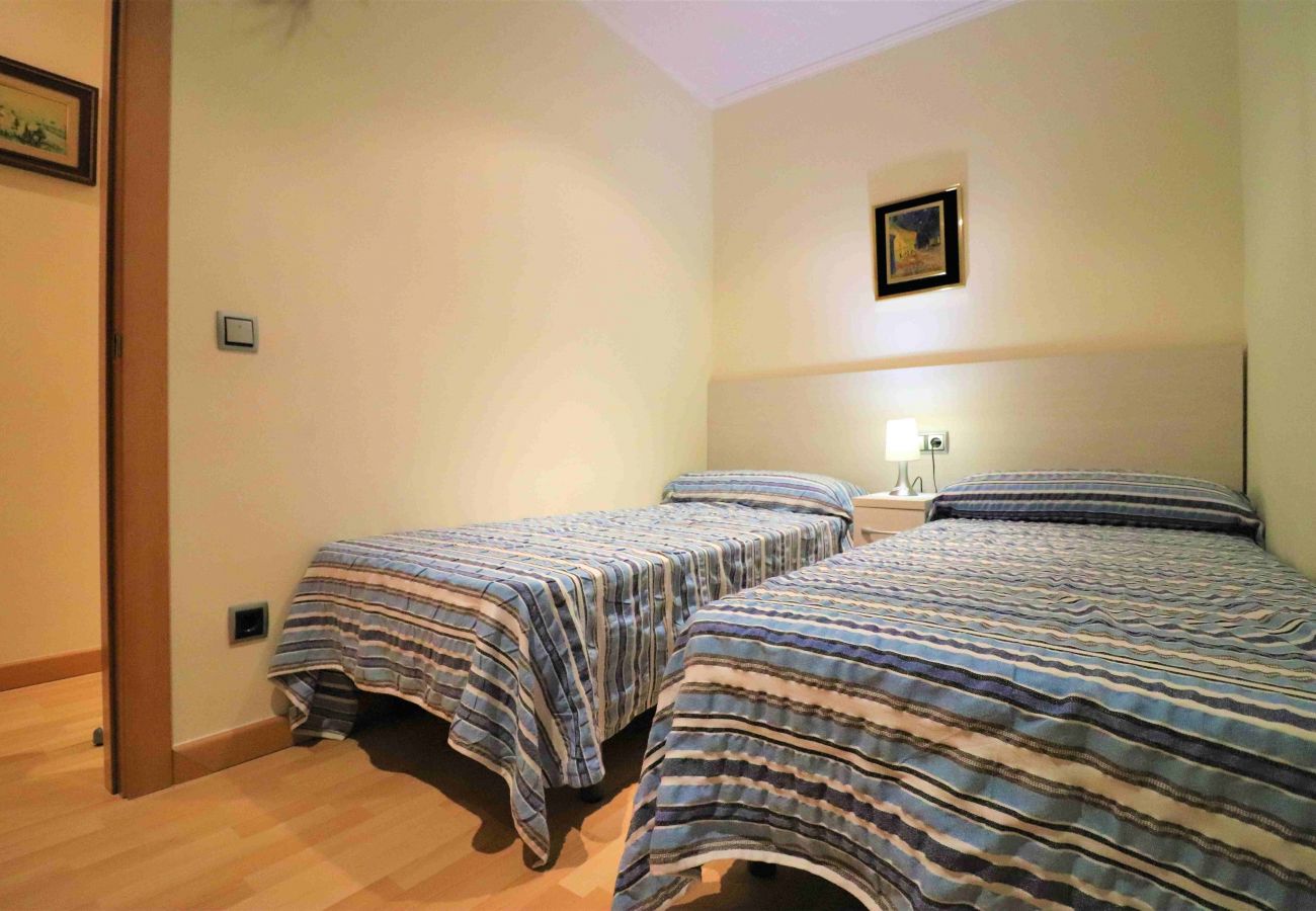 Apartamento en Rosas / Roses - Apartamento en 1º linea de playa en Roses en alquiler-PC GARBI
