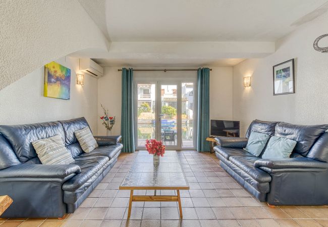 Casa en Empuriabrava - Isla Cartago Empuriabrava - Immo Barneda  Casa en Empuriabrava - Isla Cartago Empuriabrava - Immo Barneda