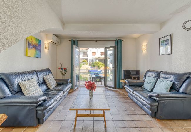 Casa en Empuriabrava - Isla Cartago Empuriabrava - Immo Barneda  Casa en Empuriabrava - Isla Cartago Empuriabrava - Immo Barneda