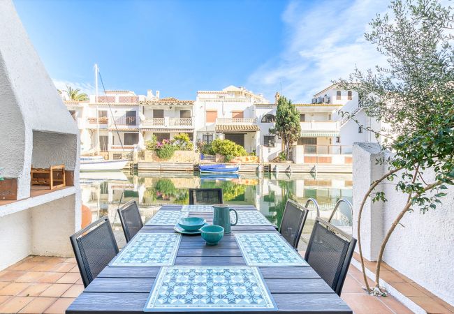 Casa en Empuriabrava - Isla Cartago Empuriabrava - Immo Barneda  Casa en Empuriabrava - Isla Cartago Empuriabrava - Immo Barneda