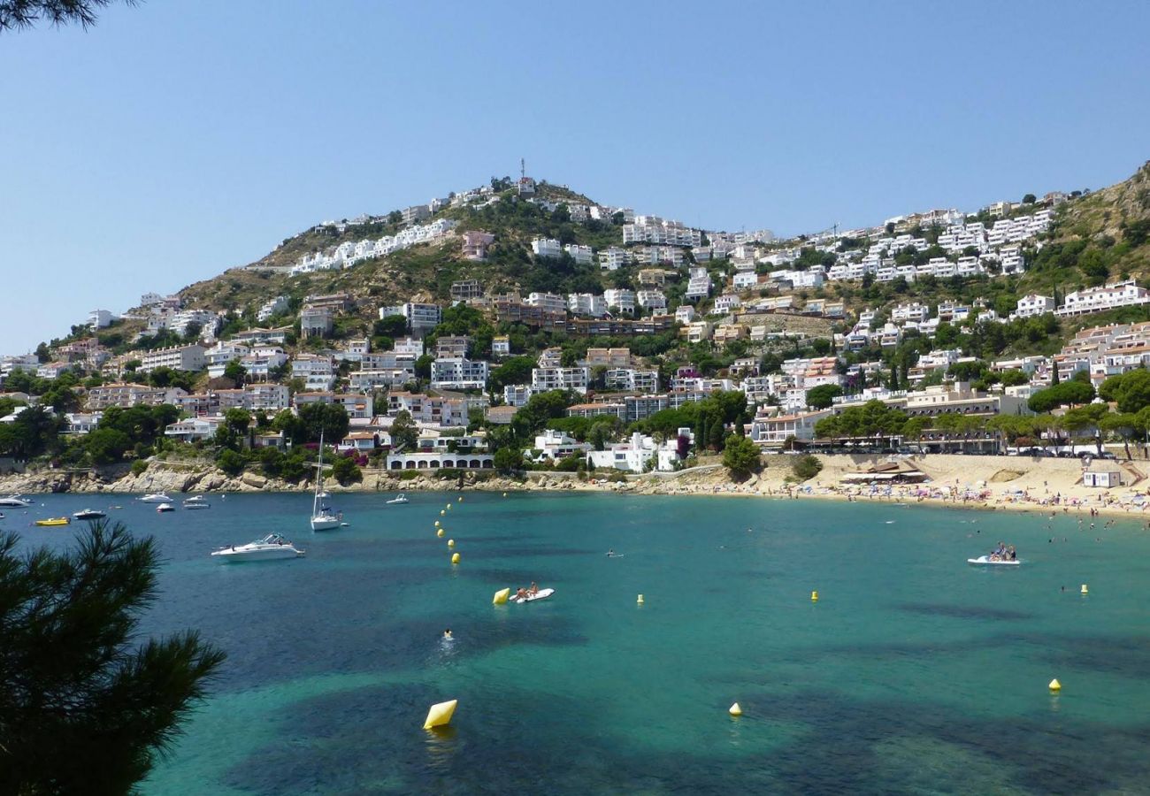 Apartament en Rosas / Roses - Apartament a 1r línia de platja a Roses en lloguer-PC GARBI