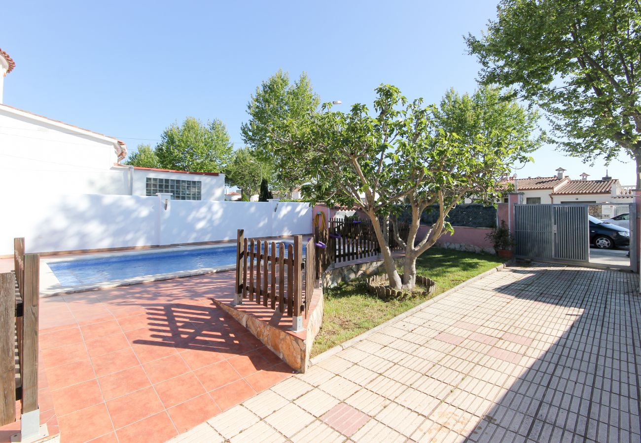 Casa en Empuriabrava - Villa Requesens 139 Empuriabrava - Immo Barneda 