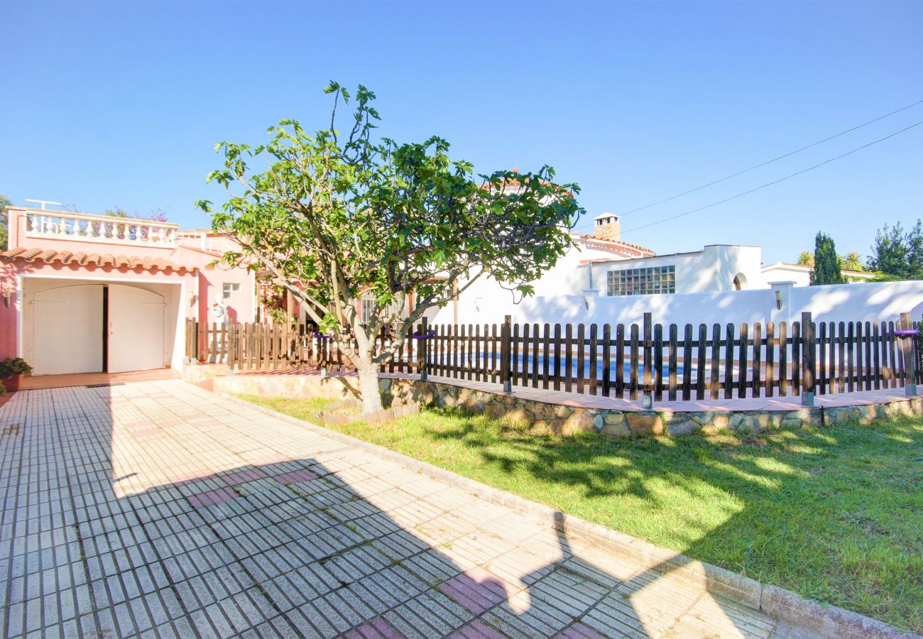 Casa en Empuriabrava - Villa Requesens 139 Empuriabrava - Immo Barneda 