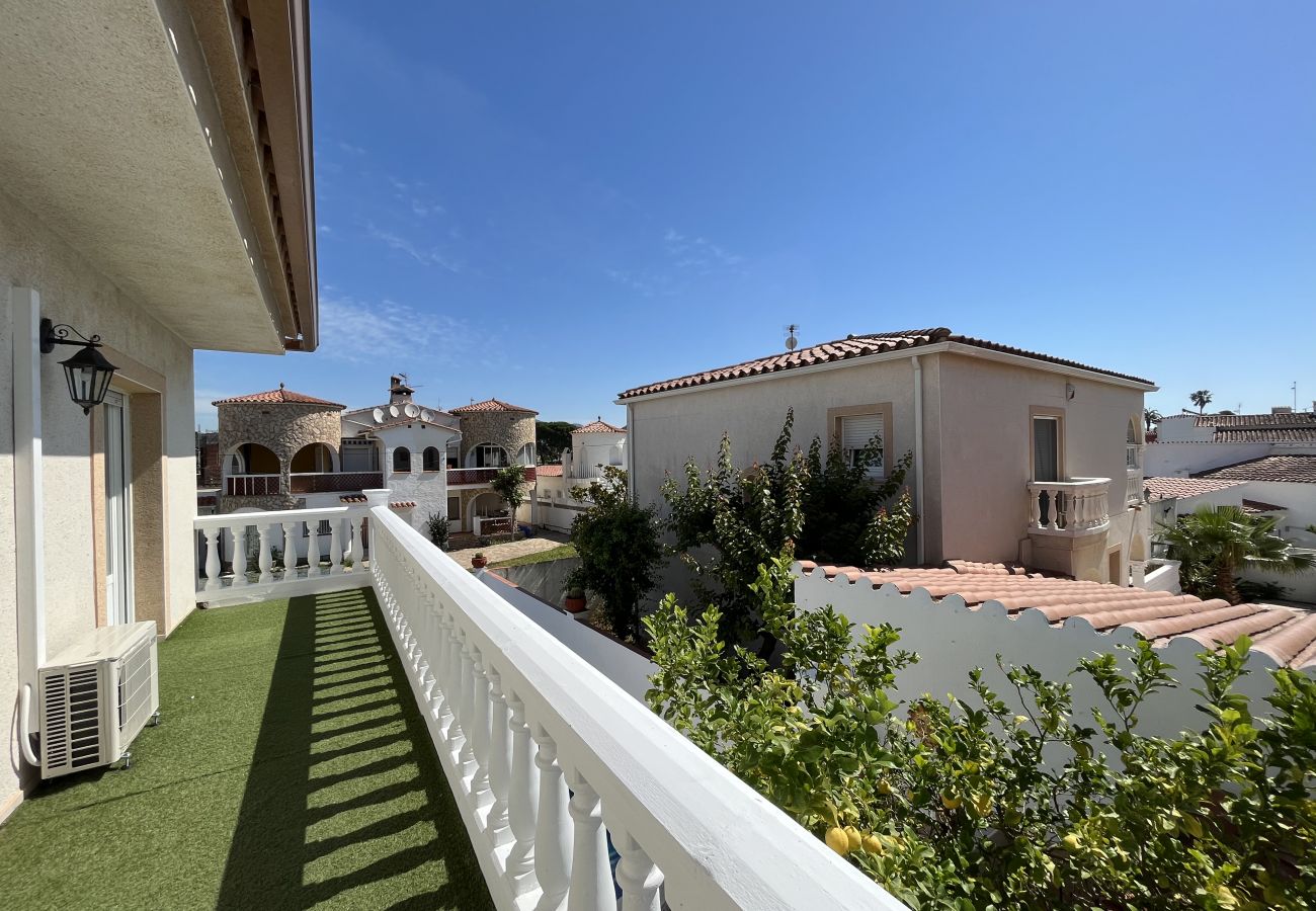 Casa en Empuriabrava - Villa Requesens 63 - Immo Barneda 