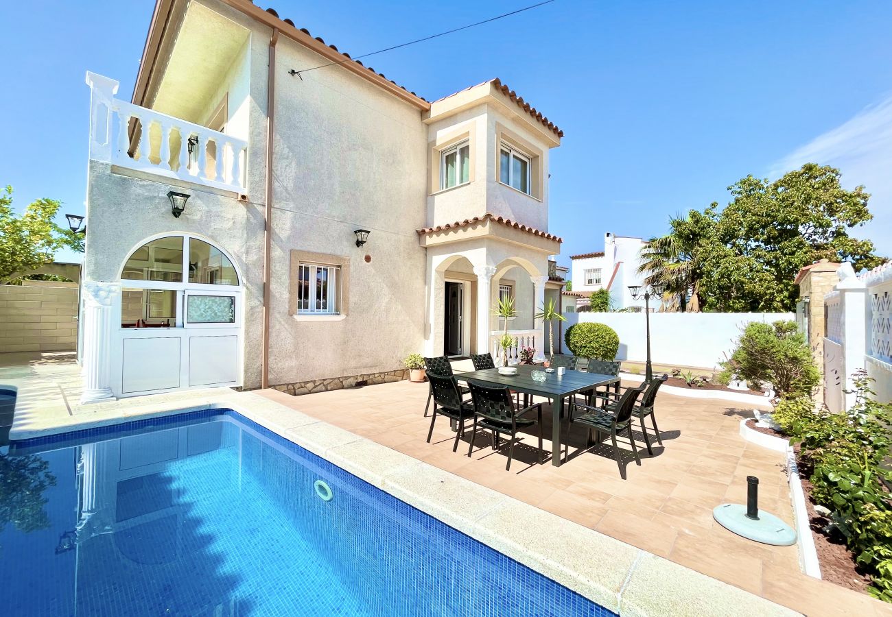 Casa en Empuriabrava - Villa Requesens 63 - Immo Barneda 