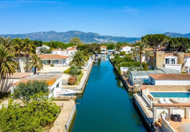 Ferienhaus in Empuriabrava - Byblos Empuriabrava - Immo Barneda Ferienhaus in Empuriabrava - Byblos Empuriabrava - Immo Barneda