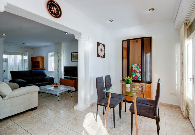 Ferienhaus in Empuriabrava - Villa Requesens 139 Empuriabrava - Immo Barneda  Ferienhaus in Empuriabrava - Villa Requesens 139 Empuriabrava - Immo Barneda