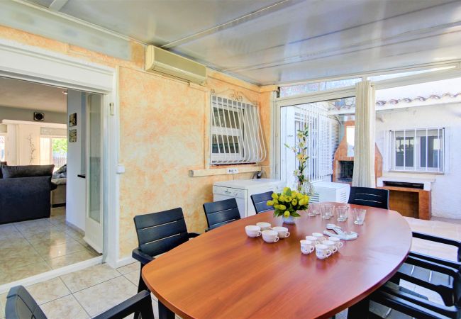 Ferienhaus in Empuriabrava - Villa Requesens 139 Empuriabrava - Immo Barneda  Ferienhaus in Empuriabrava - Villa Requesens 139 Empuriabrava - Immo Barneda