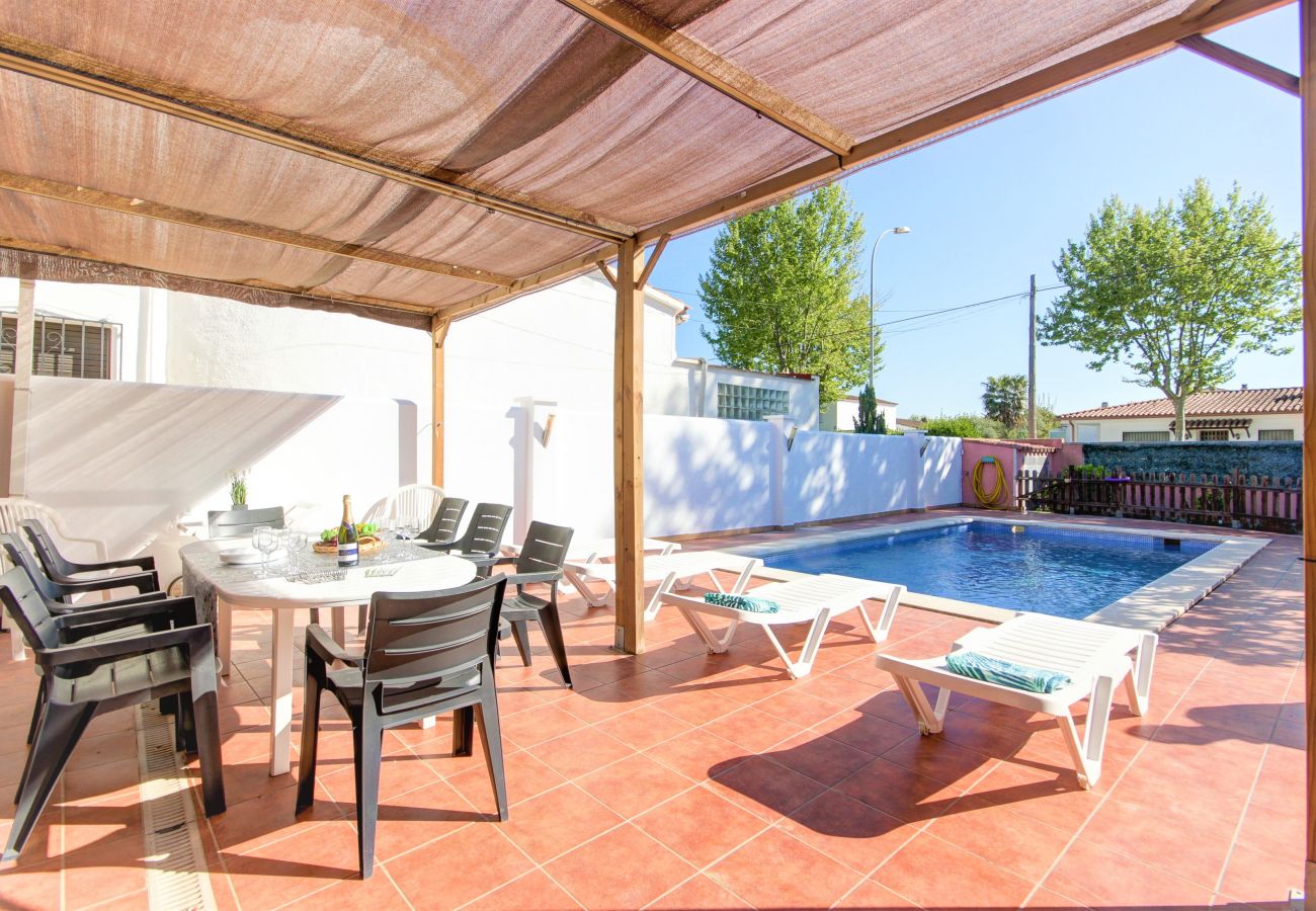 Ferienhaus in Empuriabrava - Villa Requesens 139 Empuriabrava - Immo Barneda 