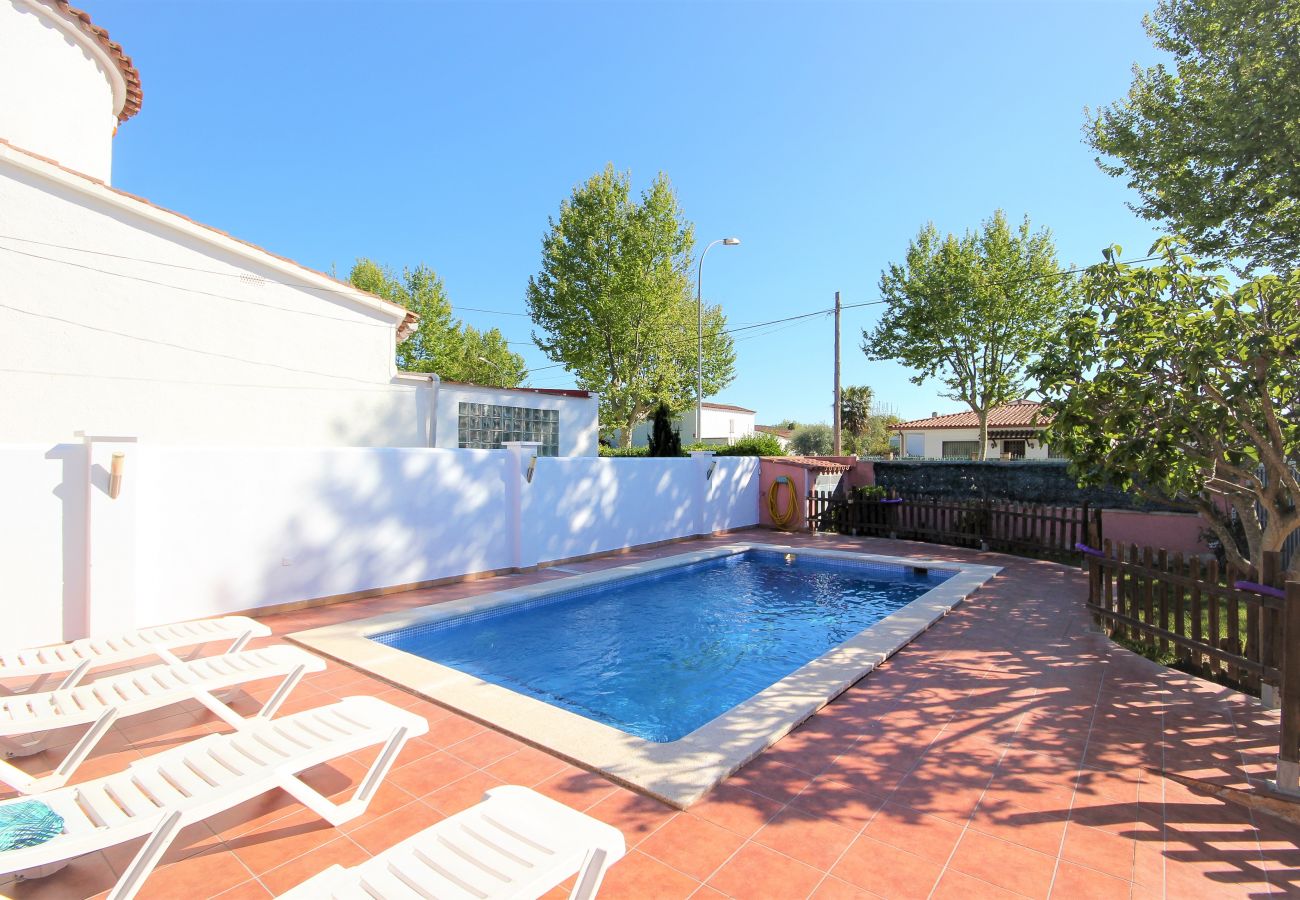 Ferienhaus in Empuriabrava - Villa Requesens 139 Empuriabrava - Immo Barneda 