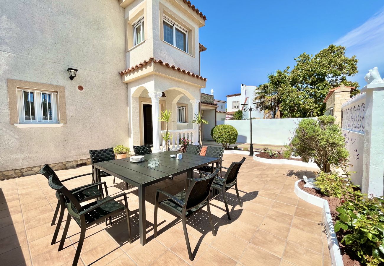 Ferienhaus in Empuriabrava - Villa Requesens 63 - Immo Barneda 