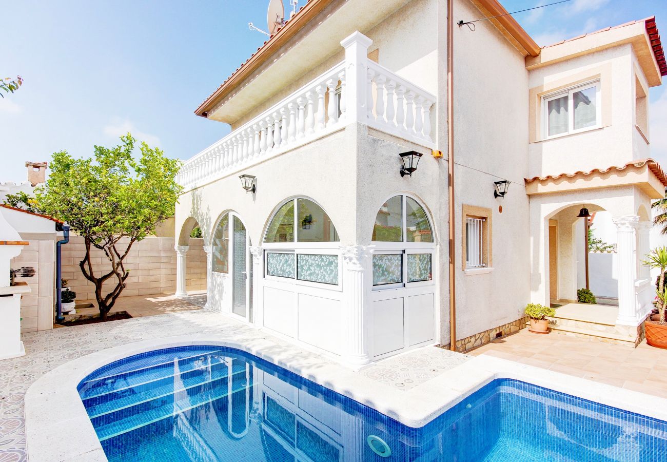 Ferienhaus in Empuriabrava - Villa Requesens 63 - Immo Barneda 