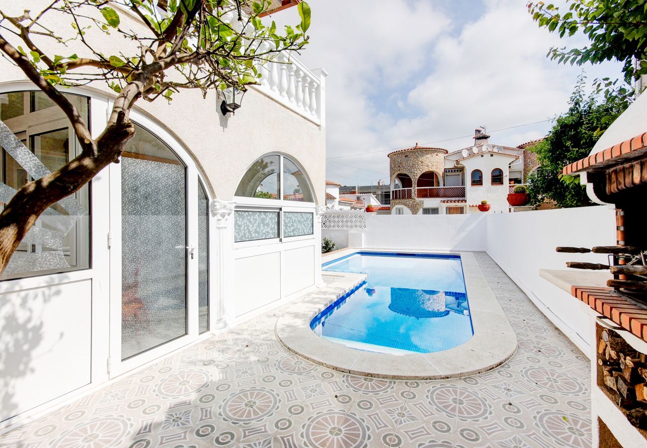 Ferienhaus in Empuriabrava - Villa Requesens 63 - Immo Barneda 