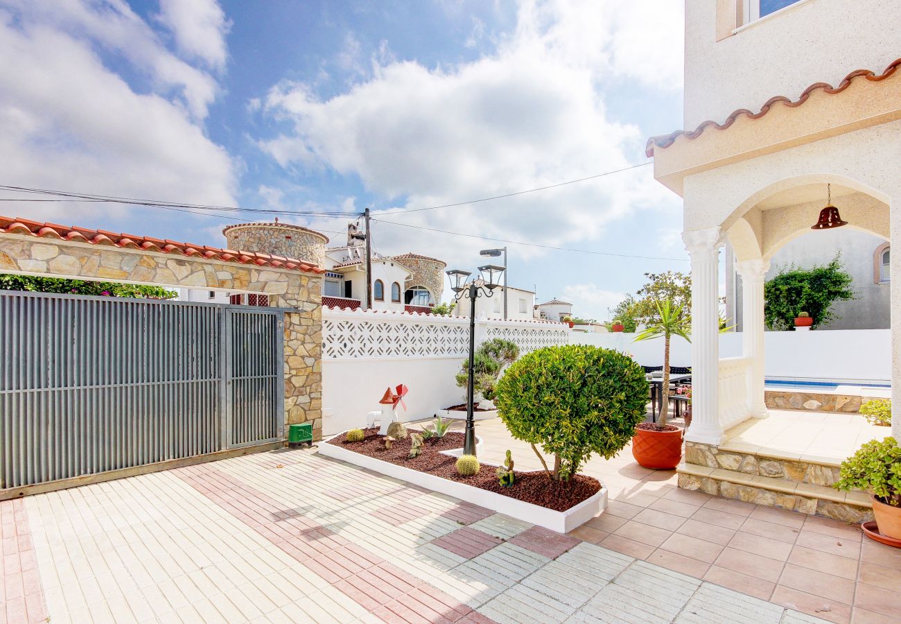 Ferienhaus in Empuriabrava - Villa Requesens 63 - Immo Barneda 