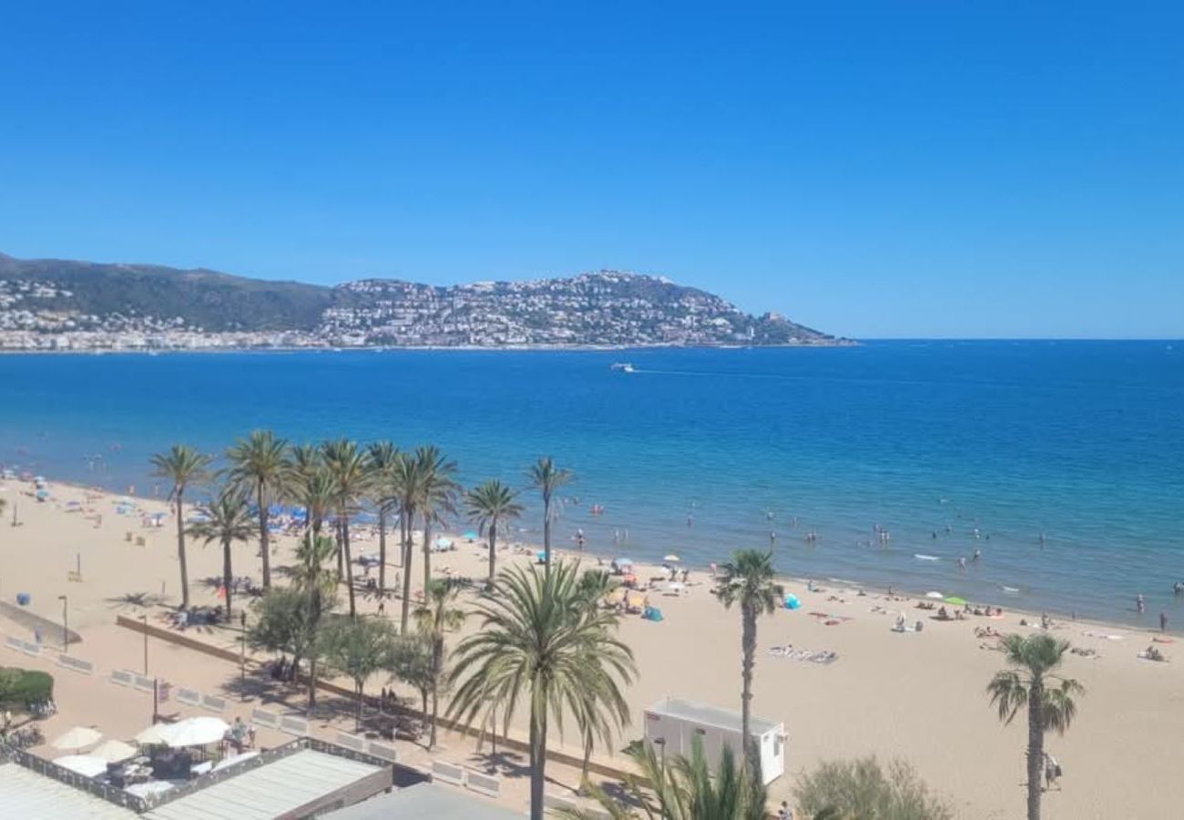 Ferienwohnung in Rosas / Roses - Mileni I Atico Duplex seafront 1 4 2 - Immo Barneda