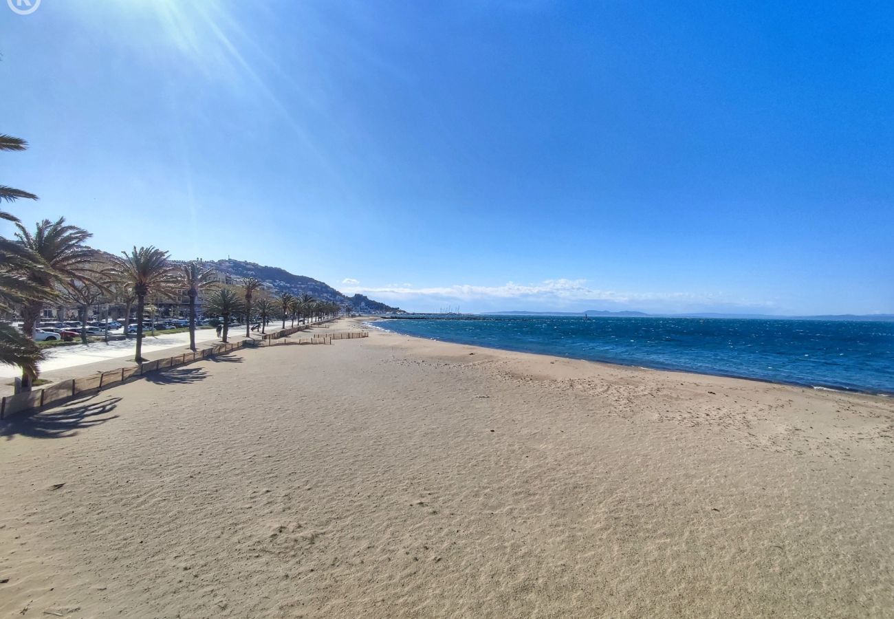 Ferienwohnung in Rosas / Roses - Mileni I Atico Duplex seafront 1 4 2 - Immo Barneda