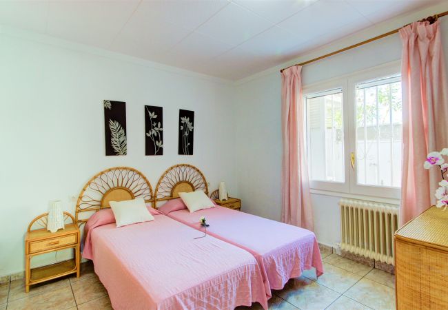 House in Empuriabrava - Villa Requesens 139 Empuriabrava - Immo Barneda  House in Empuriabrava - Villa Requesens 139 Empuriabrava - Immo Barneda