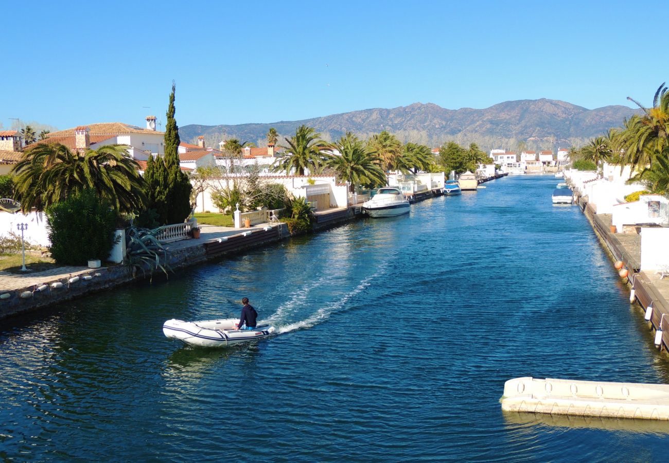 Townhouse in Empuriabrava - Port Petit 10 + Mooring 8x3 Empuriabrava - Immo Barneda