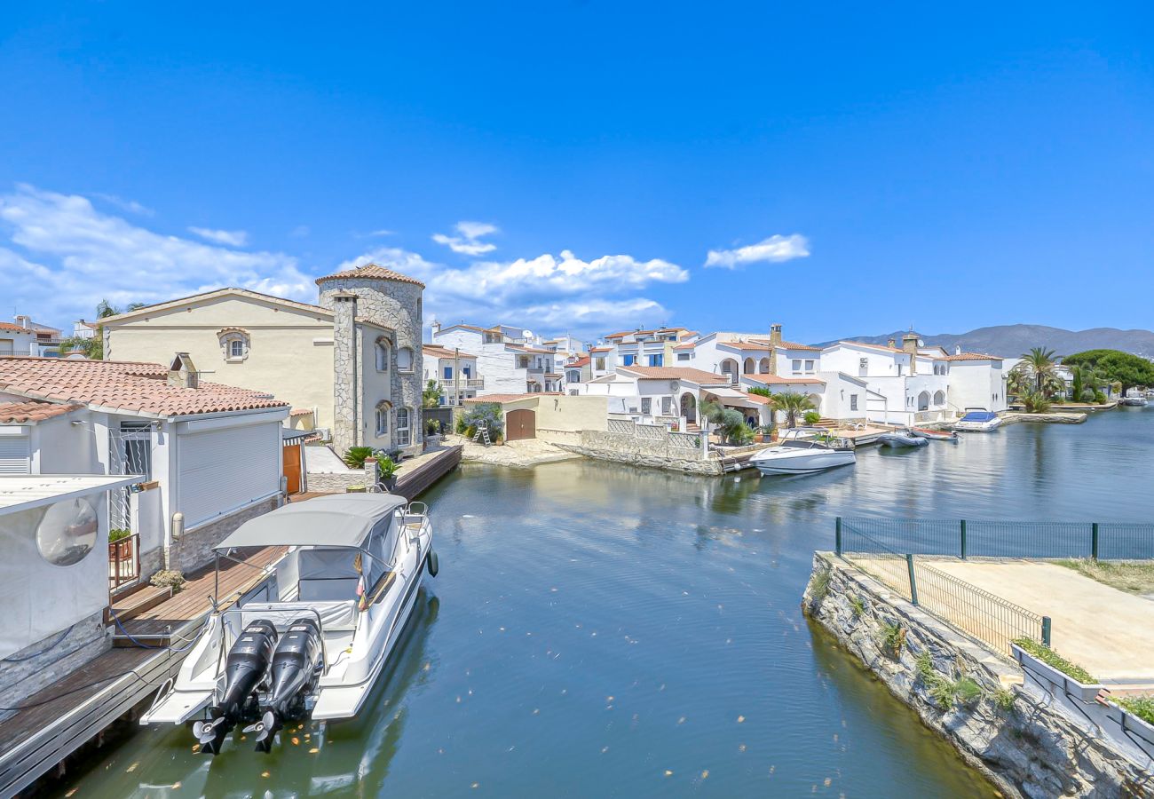 Townhouse in Empuriabrava - Port Petit 10 + Mooring 8x3 Empuriabrava - Immo Barneda