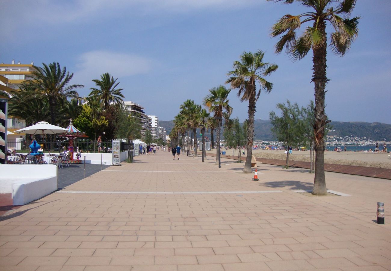 Appartement à Rosas / Roses - Appartement en 1ère ligne de plage à Roses à louer-PC GARBI