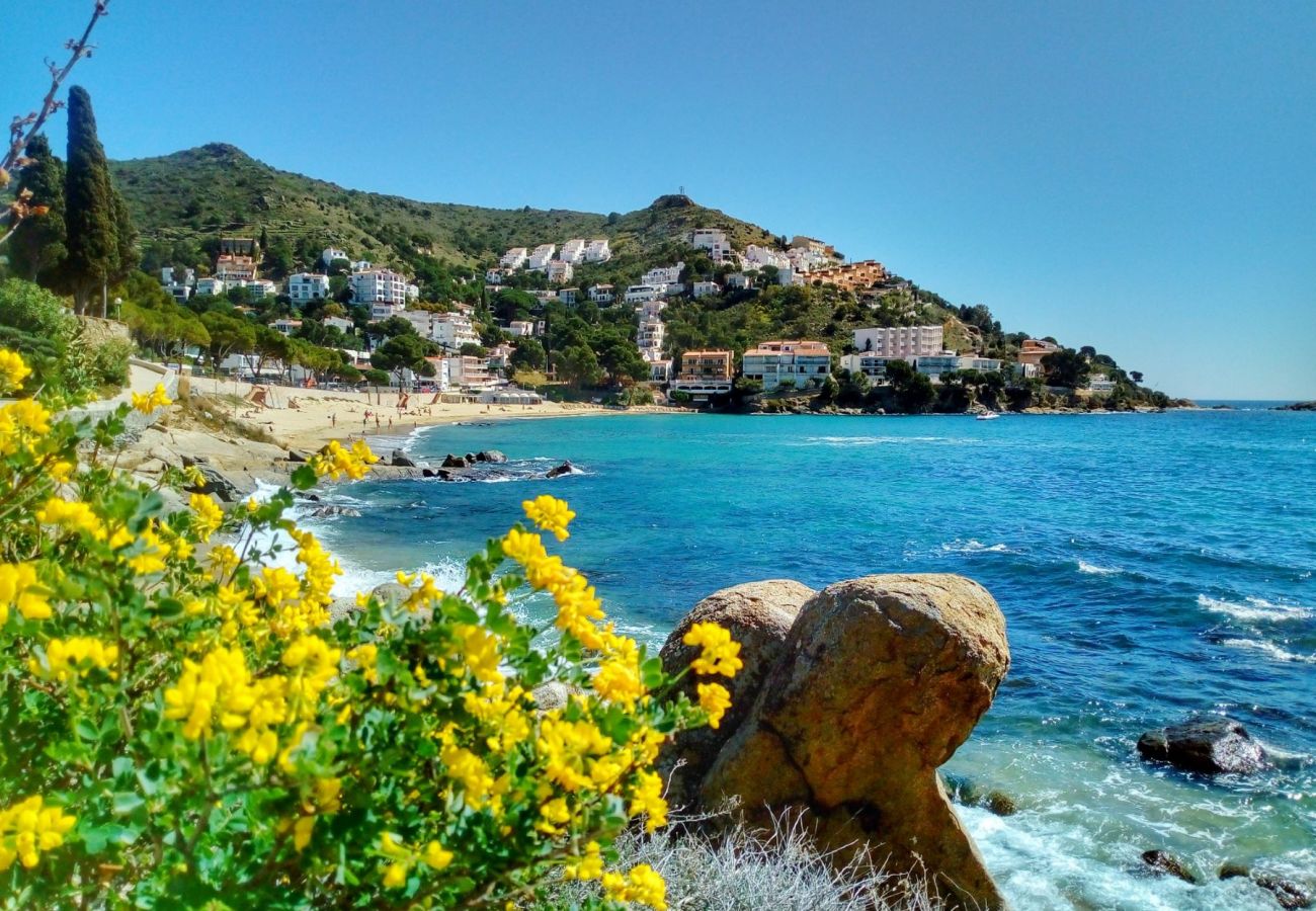 Appartement à Rosas / Roses - Appartement en 1ère ligne de plage à Roses à louer-PC GARBI