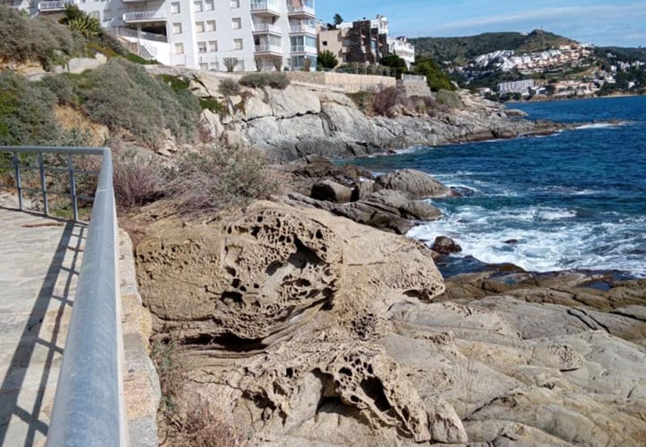 Appartement à Rosas / Roses - Appartement en 1ère ligne de plage à Roses à louer-PC GARBI
